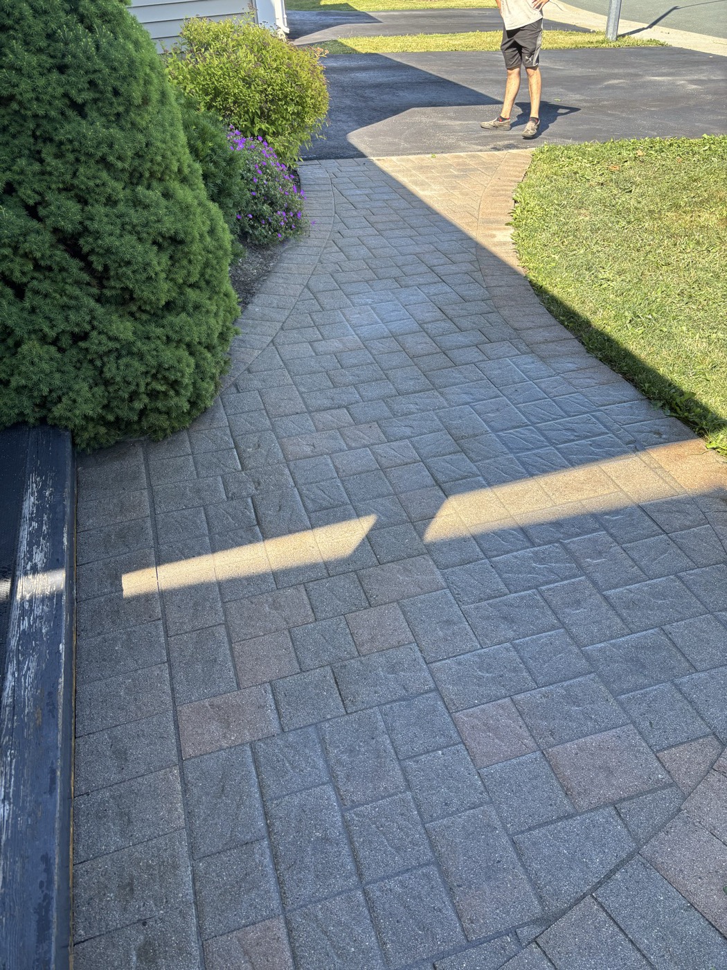 Polymeric sand interlocking stone